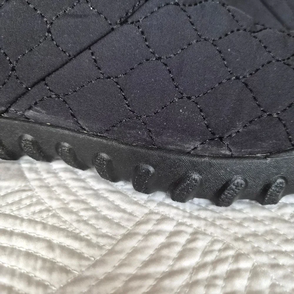 VGUC BOGS B Moc Quilted Puff Boots Women 7 Black